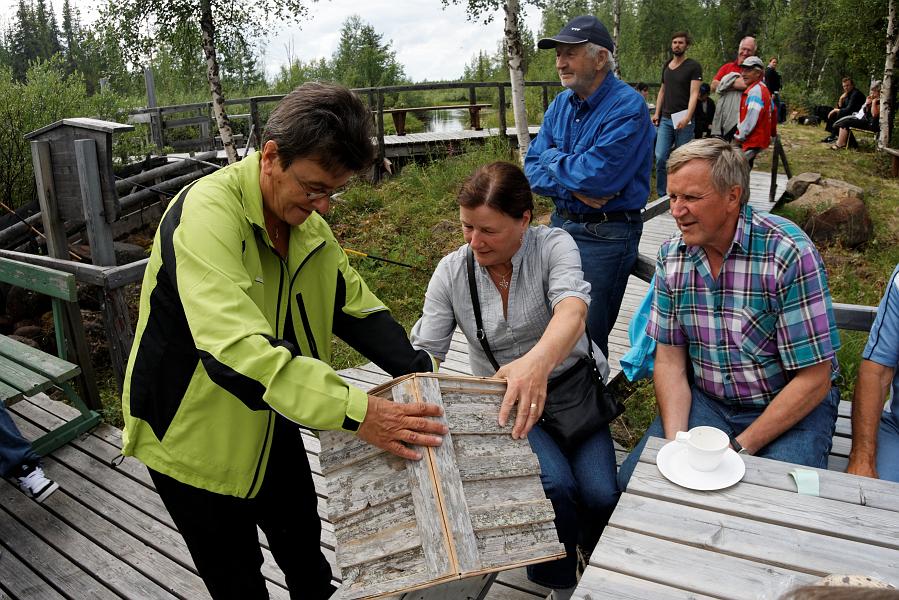 20090725_599_vol_DxO_raw.jpg - Ruth har lyckan att vinna första priset i lotteriet...