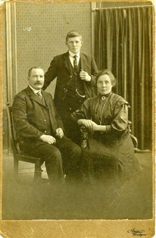 29.jpg - Okända, Taget i Trondheim, Aune studio (Göta Lantto)