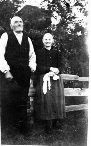 Simeon_Eriksson_1870-1953_Kuoksu_Hans_hustru_Mina_Poromaa_1874.jpg