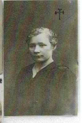 image031.jpg -  Maria Kristina 1895-19xx en dotter till Petter och Maria Rova. Var sambo med ett befäl i Boden som dog. De fick en son, Kurt Rova f. 1922, som körde många år buss sträckan Lainio-Vittangi. Kurt gift med Gunhild Skillerstedt 1928-2001. De byggde eget hus nära Gunhilds hemgård.