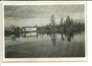 image053.jpg -  Baracken i Ruomosjärvi. Användes under några år 1950-talet som bostad för huggarna. Baracken flyttades senare till Lainio och blev Lainios Folkets hus.