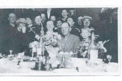 image067.jpg -  Bildlån Kjell Ohlsson Marias dotter Hilma 1897-1978 här med sin man Karl Johansson f. 1886 från Lakaträsk. Kalle fyller 50 år. Året borde vara 1946.