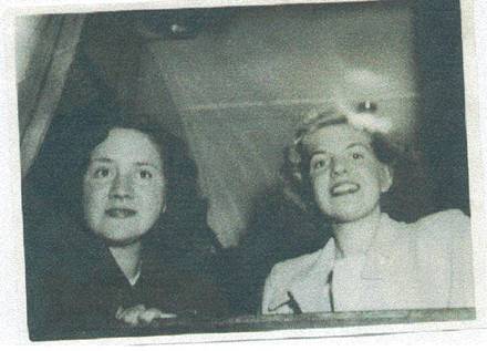 image071.jpg -  Bildlån Kjell Ohlsson Marias dotter Hilmas döttrar Maj Lis f. 1924- och Solveig 1927-1998. Solveig arbetade på Televerket i Kiruna.