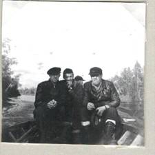 image127.jpg -  Cheferna under stämplingen 1957 efter Saangijoki på hemväg. Stålnacke, Isaksson och Fors från Kuoksu.