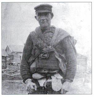 image179.jpg -  Fredrik Johansson 1852-1934 född i Kärendöjärvi och senare bosatt i Silkimuotka, Soppero. Fredriks far var Johan Hansson 1803-1878 från Marttigården i Lainio och mor Lena Stina Johansdotter f. 1824 och dotter till Kärendöjärvis grundare Johan Hansson (Holman Jussa). Johan och Lena Stina ägde Kärendöjärvi nr. 2 i Kärendöjärvi, fick 5 barn. Ingen av barnen stannade i Kärendöjärvi. Fredriks bror var bosatt i Lainio 1882-1887, sedan till Gällivare. Fredrik var postförare mellan Nedre Soppero och Karesuando. Fredrik var gift med Brita Maria Johansdotter Rova f. 1847 från Övre Soppero och vars mor Anna Maria Mårtensdotter var från Vivungi, vars far Mårten kom från Lainio och Marttigården och som var bror till Fredriks far Johan. (Fredriks far och Brita Marias morfar var bröder).